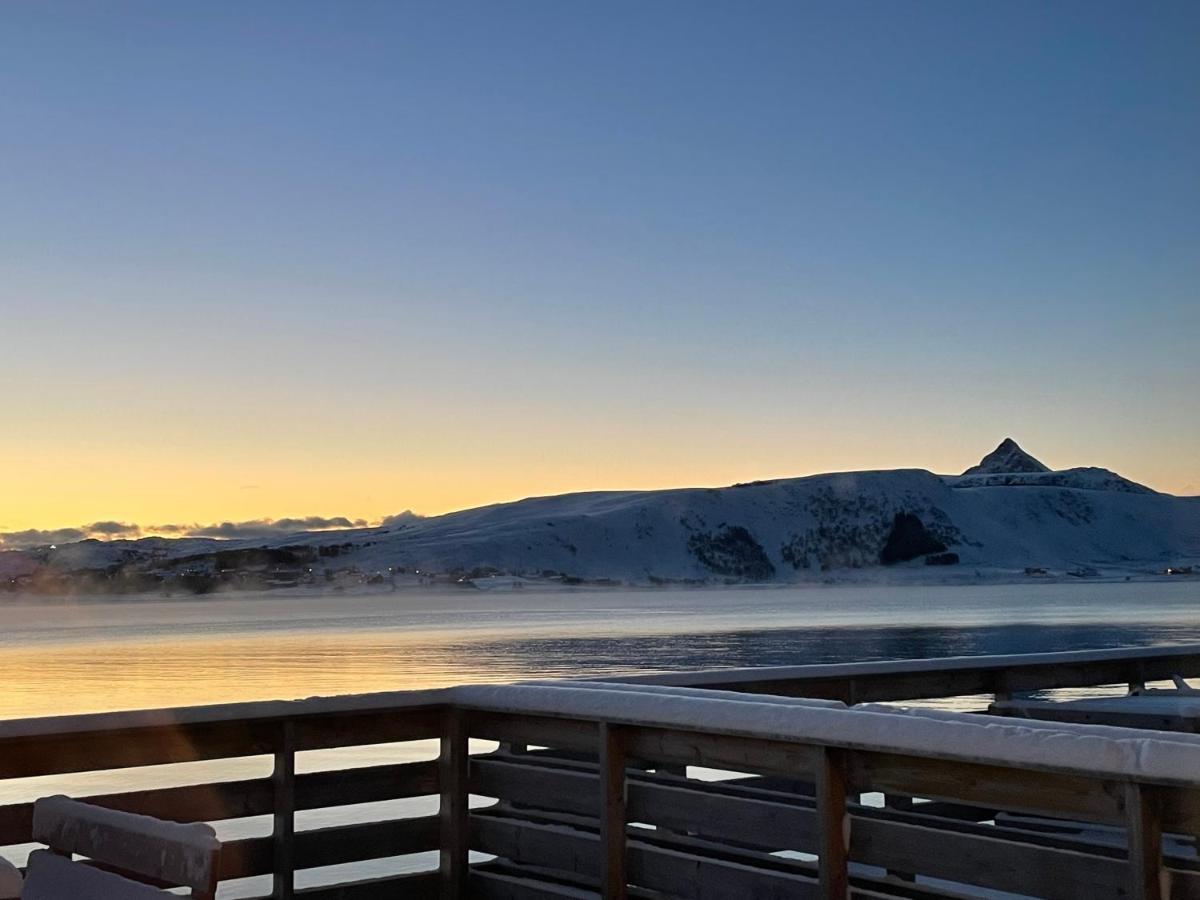 Luxurious Cabin By The Waterfront Лекнес Экстерьер фото