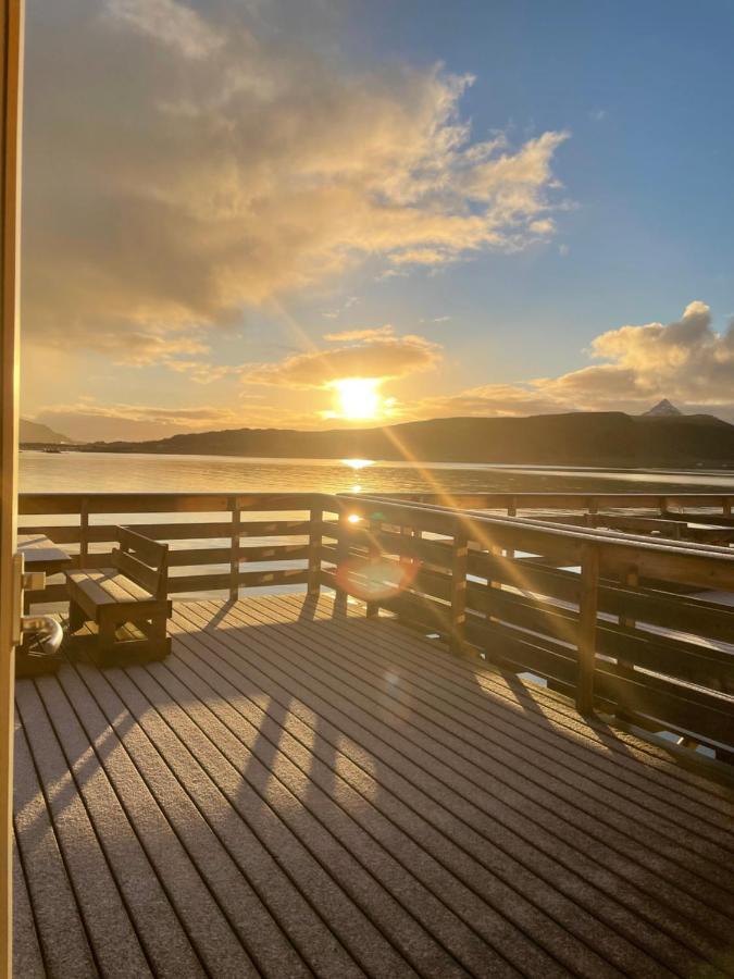 Luxurious Cabin By The Waterfront Лекнес Экстерьер фото